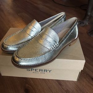NWT Sperry Platinum Seaport Penny Loafer